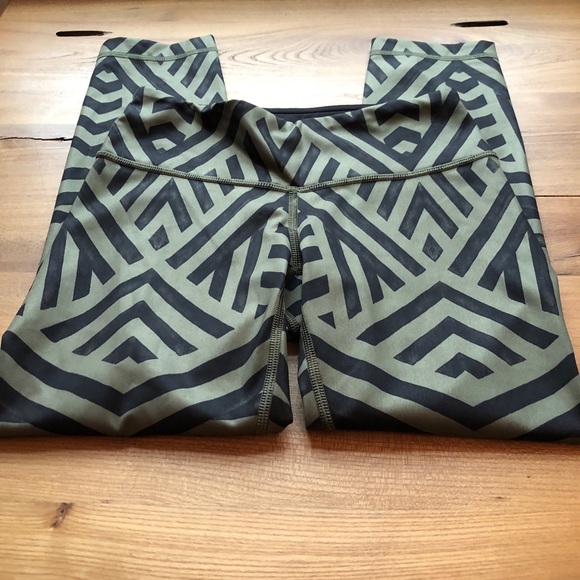 Lululemon Wunder Under Crop II *Full-On Luxtreme - Picture 6 of 11